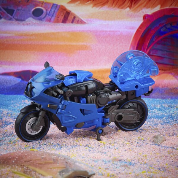 Transformers Legacy Deluxe Arcee Official Image  (4 of 60)